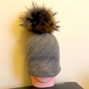 - RAFFAELLO BETTINI
Silver gray cashmere, pompom hat BeBold  get the 🎩 hat!